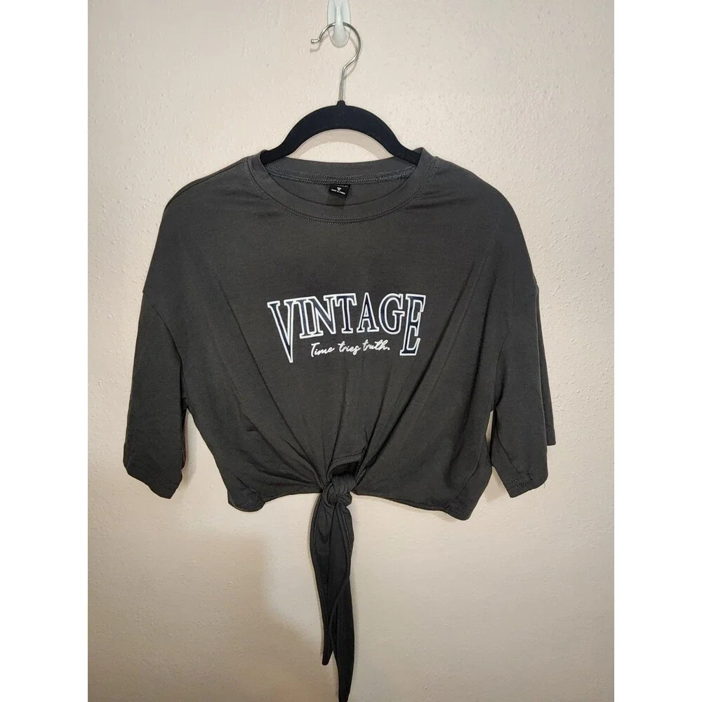 ⭐Vintage Time Tries Truth Gray Crop Top Size Medium⭐ - Picture 2 of 4